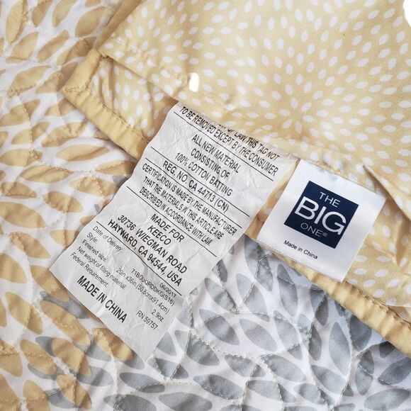 🛍️SET OF TWO LARGE SPRING COLORED PILLOW CASES - Picture 2 of 2